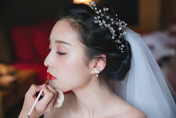 洛阳新娘跟妆师|洛阳爱美格新娘跟妆彩妆造型